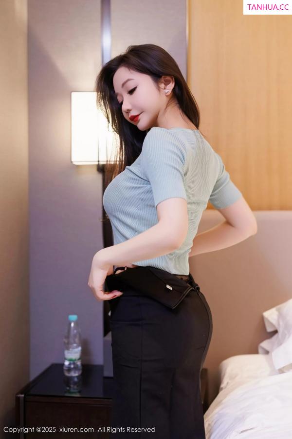   [XiuRen]高清写真图 2025.03.24 No.10060 心妍小公主 蓝色T恤第10张图片